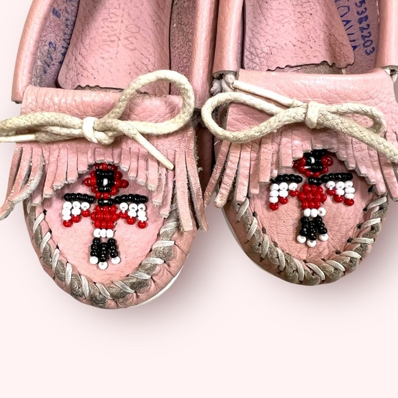 MINNETONKA Kids Pink Leather Moccasins with Fringe and Beading Size 8 - Picture 2 of 8
